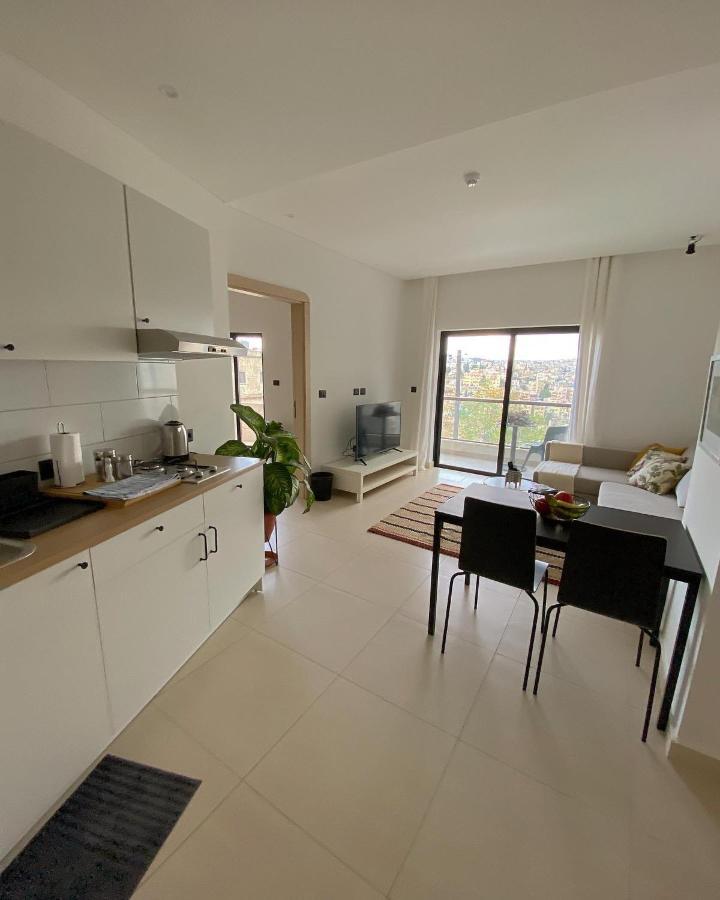 Nu Fifty Two Bed & Breakfast Amman Exterior photo