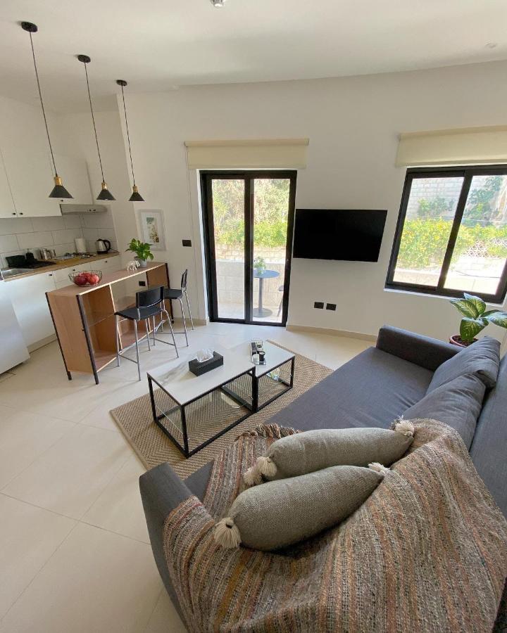 Nu Fifty Two Bed & Breakfast Amman Exterior photo
